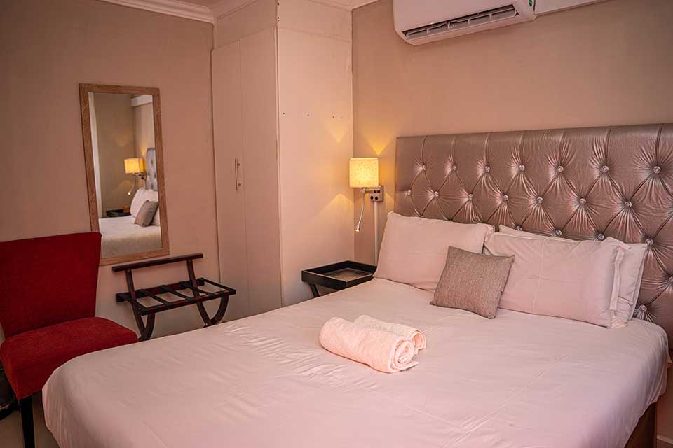 self-catering-family-suite-03.jpg