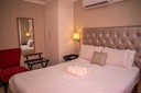 self-catering-family-suite-03.jpg