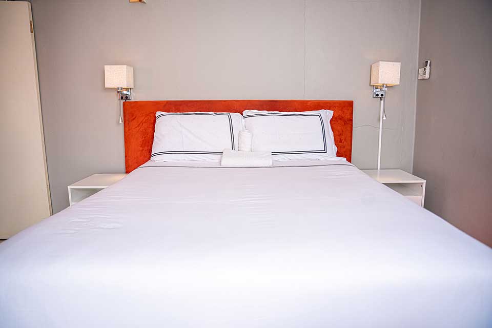 deluxe-room-02.jpg