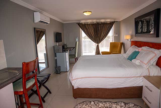 Executive Suite (06)